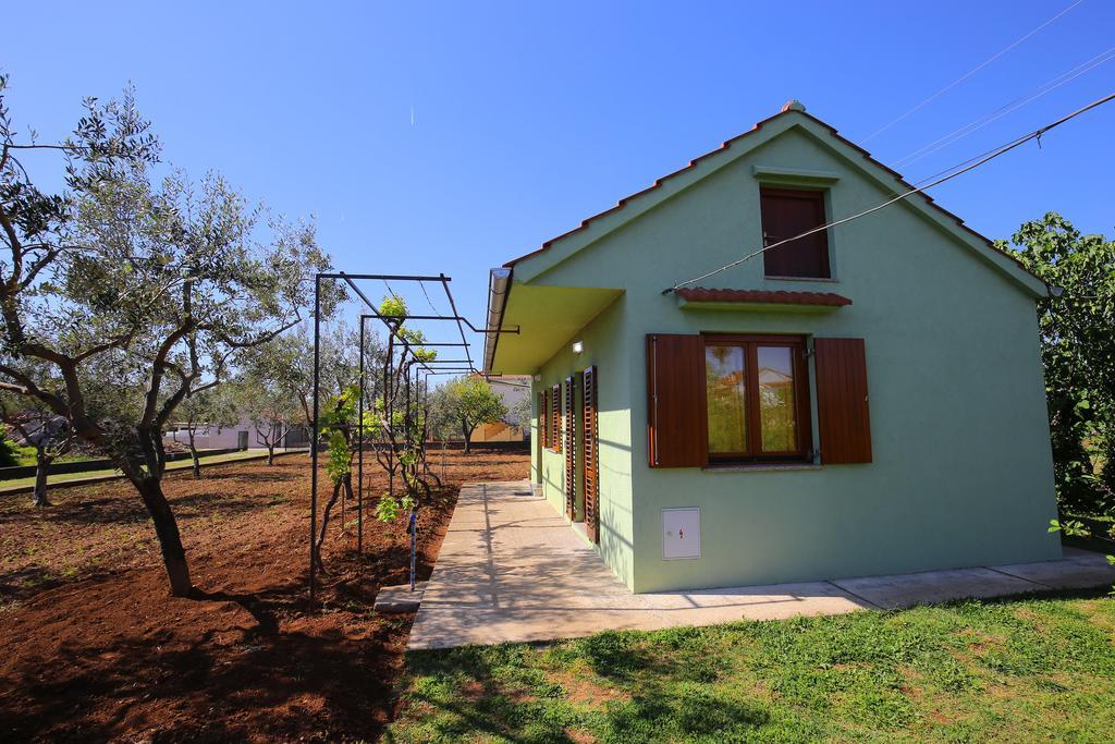 Holiday Home Zemljak Sukosan Exterior photo