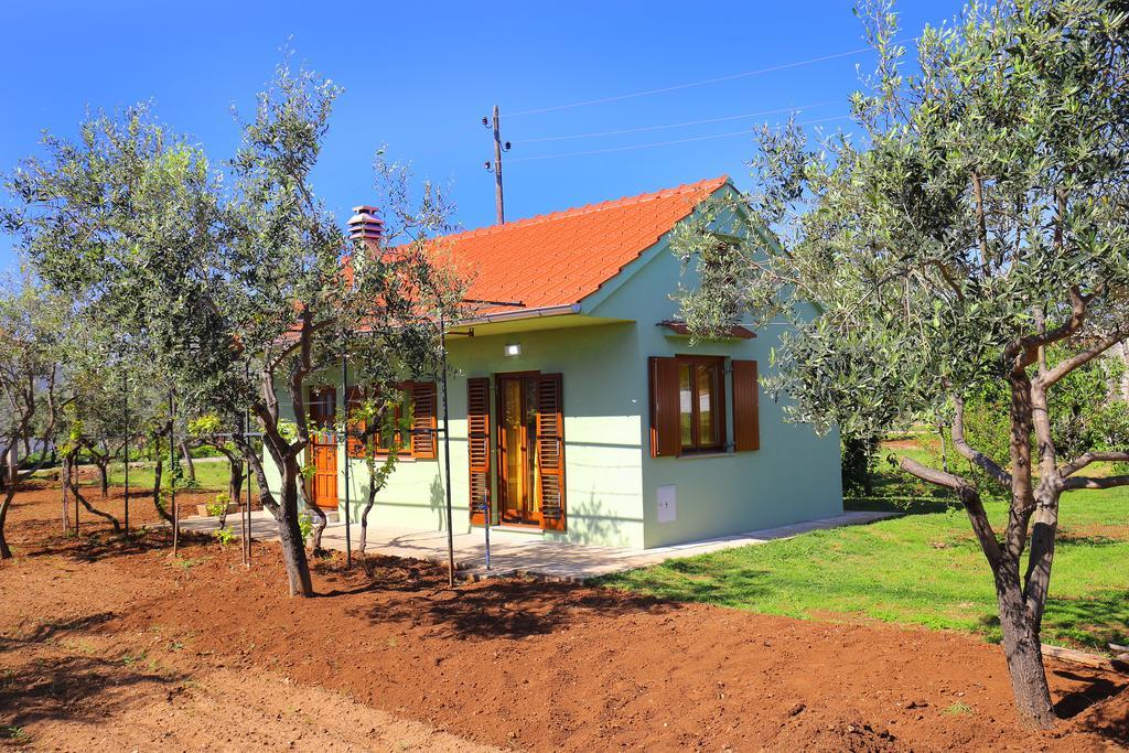 Holiday Home Zemljak Sukosan Exterior photo